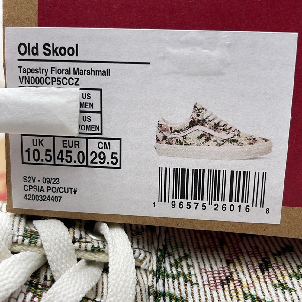 Vans Men’s Old Skool Tapestry Floral Marshmallow
VN000CP5CCZ
Sneakers - Picture 16 of 16